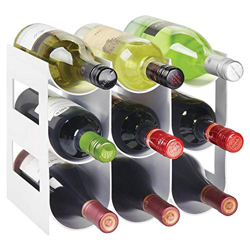 mDesign Práctico estante para botellas de vino – Botelleros para vino y otras bebidas para guardar hasta 9 unidades – Vinoteca de plástico de pie – blanco