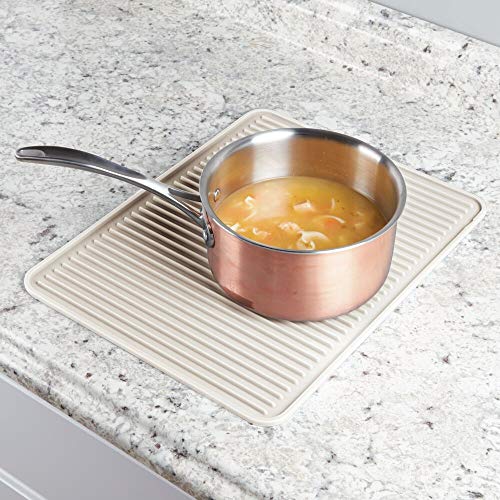 mDesign Tapete escurridor antideslizante – Alfombrilla antideslizante grande de silicona para ollas y vajilla – Bandeja secaplatos apta para lavavajillas para la cocina – crema