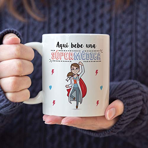 MUGFFINS Médica Tazas Originales de café y Desayuno para Regalar a Trabajadores Profesionales - AQUÍ Bebe UNA SÚPER MÉDICA - Cerámica 350 ml