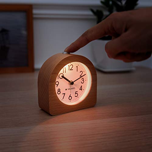 Navaris Despertador analógico - Despertador Madera con luz y Sonido - Reloj Retro con función repetición de Madera Natural Color marrón Claro