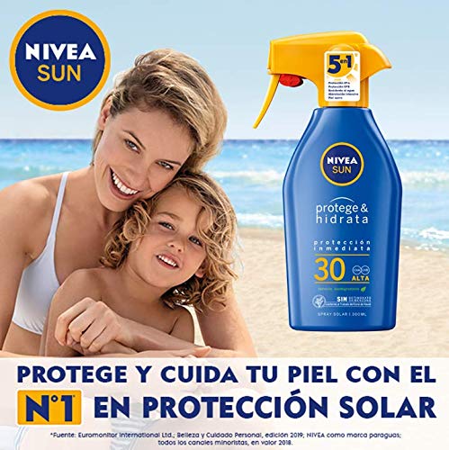 NIVEA SUN Protege & Hidrata Spray Solar FP30 (1 x 300 ml), protector hidratante y resistente al agua con protección UVA/UVB, protección solar alta en formato pistola