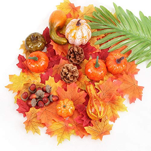 Nuoshen - Juego de 50 mini calabazas artificiales y calabazas de arce con hojas de pino y bellotas para decoración de mesa de otoño para Acción de Gracias, boda, decoración de mesa