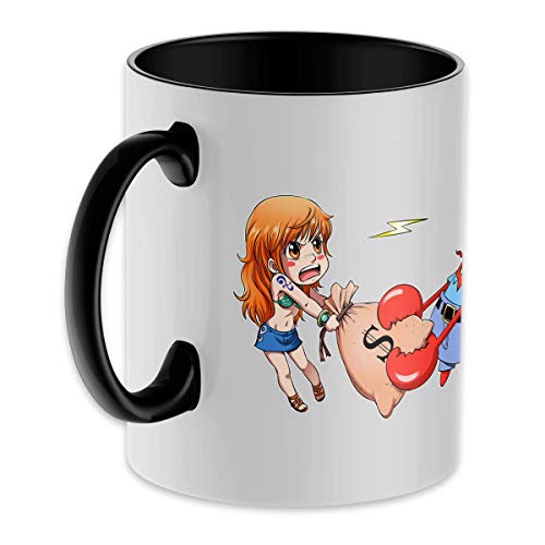 OKIWOKI Taza con asa Negra e Interior Negro Parodia de One Piece - Bob Esponja - Nami y Don Cangrejo (Taza de Primera Calidad - Impresa en Francia - Réf : 897)