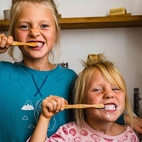 Outdoor Freakz - Cepillo de dientes de bambú, 10 unidades para niños: 5 de monos y 5 de ranas