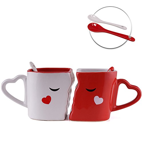 Parejas Juego de 2 Tazas de Desayuno Café o Te – Accesorio de Cerámica Besándose – Cuchara de Corazón de Amor – Caja de Regalos para día San Valentín con Frase de Love para novio y novia