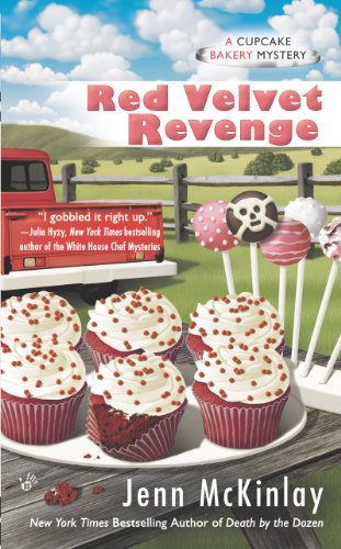 Red Velvet Revenge (Cupcake Bakery Mystery Book 4) (English Edition)