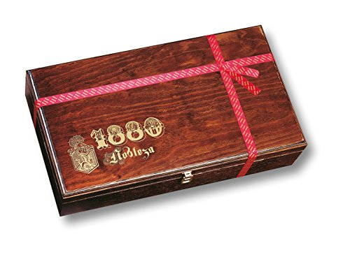 ⭐ Selección Turrones 1880 presentada en una lujosa y elegante caja de madera | Contiene un amplio surtido de turrones, dulces y chocolates |