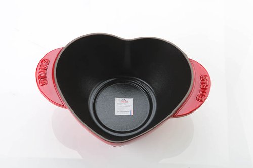 STAUB Heart Cocotte con Forma de corazón, Hierro Fundido, Rojo Cereza, 20 cm