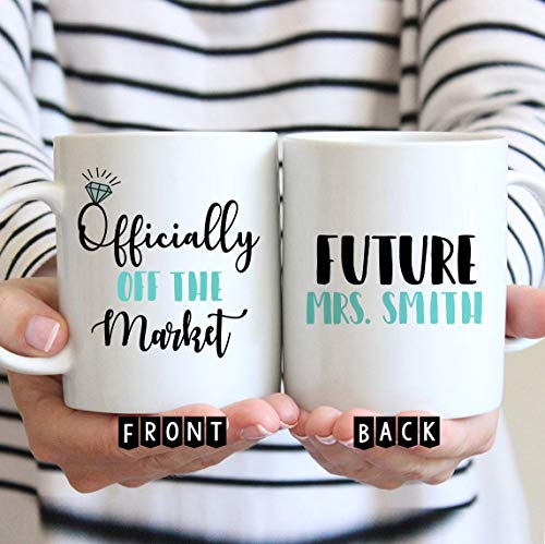 Taza de compromiso oficial de Off The Market con texto en inglés "Bride to Be"