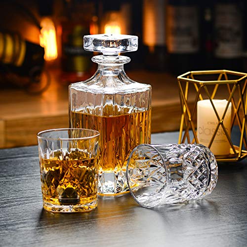 Amisglass- Decantador y Vasos de Whisky Set con Cuerpo Grabado, Juego Aireador de Whiskey y Vaso Whisky de Vidrio de Cristal, 100% sin Plomo, Set de 3 Piezas - 1 Jarra (700 ml) y 2 Vasos (300 ml)