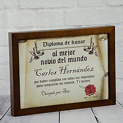 Calledelregalo Regalo con Marco Personalizable para tu Pareja: Diploma pergamino ‘al Mejor Novio del Mundo’ Personalizado con su Nombre, dedicatoria, Firma y Fecha