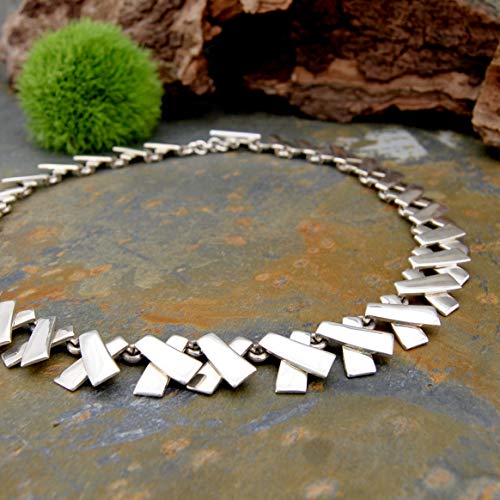 Collar Artesanal de Plata 925 con Formas de Equis, Hecho en el Pueblo de Taxco, México. Largo: 47,2cm. Peso: 107g.