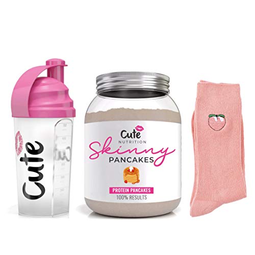 Cute Nutrition Tortitas de Proteína de Vainilla Para el Control de Peso Bote 500g Bajas en Azúcar con Shaker Rosa 700ml y Calcetines con Melocotónes