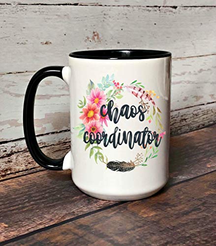 DKISEE - Taza de café con coordinador de caos, taza de café para mamá/maestro/o proveedor de cuidado de niños, regalo para mamá, regalo para el día de la madre, se puede personalizar 11 oz