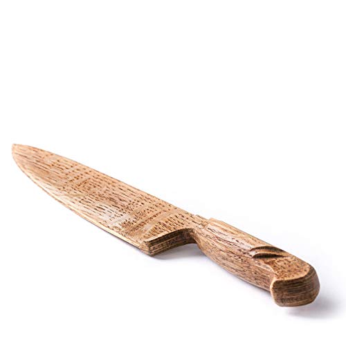 El cuchillo artesanal de madera de roble es el mejor para cortar la decoración suave y delicada del cuchillo de madera del cuchillo de servir Fotografía de alimentos