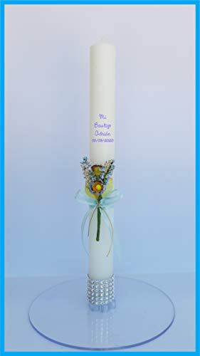 FIESTADEKOR Vela/Cirio para Bautizo de Cera Blanca Decorada con Pick Floral, Cinta y Lazo de Organza y remate de brillantitos Plateados en su Base. Medida 3x30cm. (Azul Personalizada)