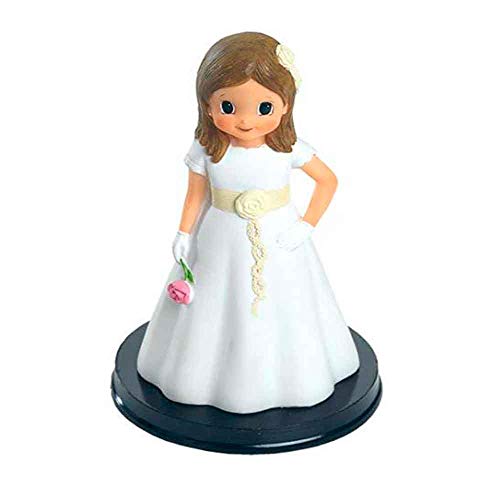 Figura tarta niña Comunión con vestido blanco, detalles beig y rosa en la mano. Recuerdo pastel Primera Comunión chica.