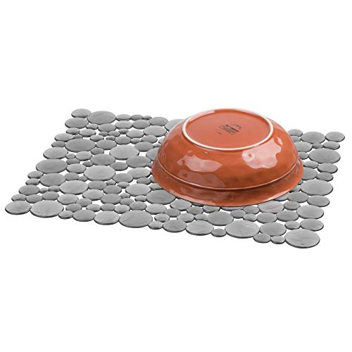 iDesign Alfombrilla escurreplatos para fregadero, rejilla de plástico de tamaño grande, tapete protector para fregaderos de acero inoxidable y cerámica, gris