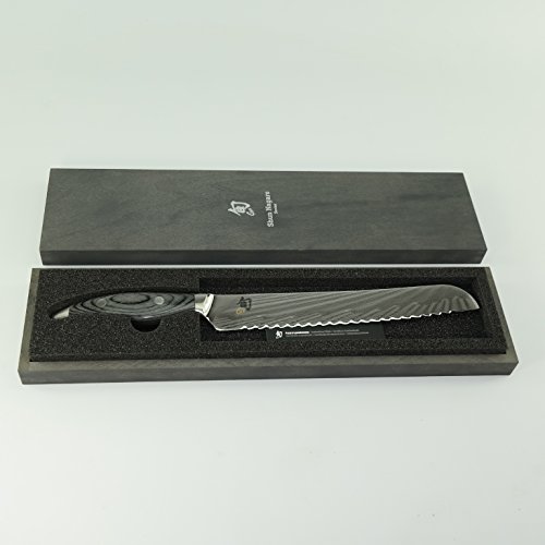 Kai Shun Nagare Set NDC-0705 - Cuchillo de pan (hoja de 23 cm, tabla de cortar de madera de roble de 30 x 18 cm)