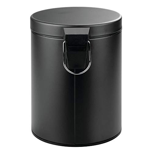 mDesign Cubo de Basura con Pedal – Contenedor de residuos de Metal de 5 litros con Tapa y Cubo plástico extraíble cosméticos o como Papelera de baño, Cocina u Oficina – Negro