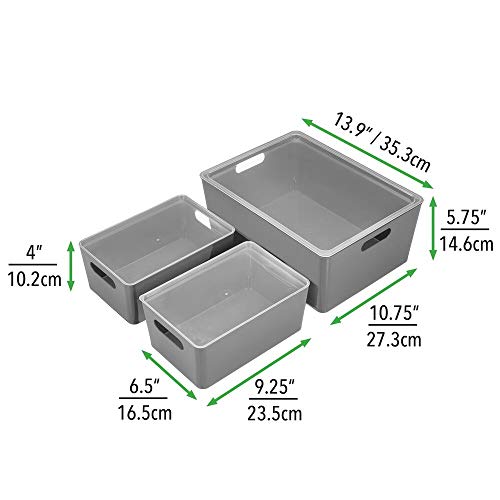 mDesign Juego de 3 cajas de almacenaje con tapa – Cajones plásticos apilables para cocina, armario, pasillo o dormitorio – Contenedores de plástico para uso doméstico – gris oscuro y transparente