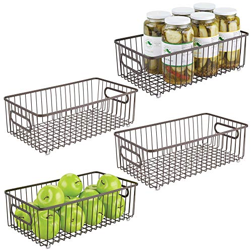 mDesign Juego de 4 cestas de metal – Versátil cesto de alambre multiusos para cocina o despensa – Organizadores de cocina compactos y universales con asas – color bronce