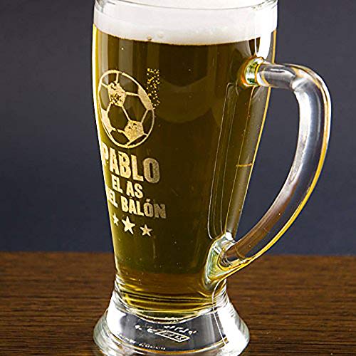 Regalo Personalizable para futboleros: Jarra de Cerveza Baviera grabada con su Nombre, el Texto 'el as del balón' y un balón de fútbol