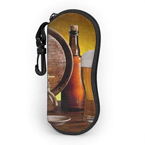 SDFGJ Estuche para gafas suave con mosquetón, estuche para gafas de sol portátil, barril de cerveza con vasos de cerveza en mesa de madera