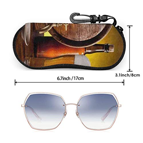 SDFGJ Estuche para gafas suave con mosquetón, estuche para gafas de sol portátil, barril de cerveza con vasos de cerveza en mesa de madera