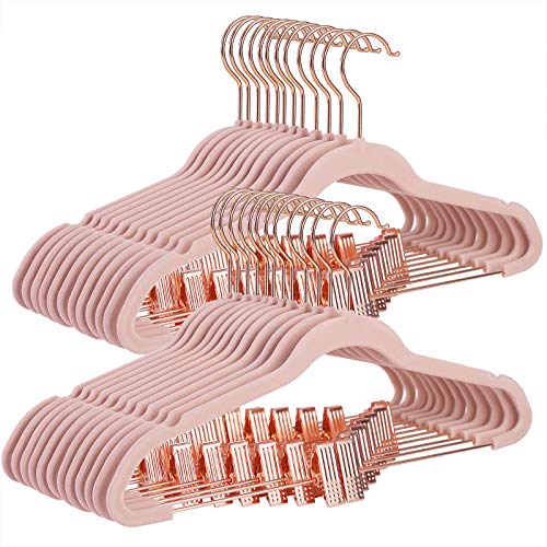 SONGMICS 24 Perchas de Terciopelo para Abrigos, de 42,5 cm, con Pinzas Móviles de Color Oro Rosa, Resistentes, Antideslizantes, Que Ahorran Espacio, para Faldas, Vestidos, Color Rosa Claro CRF14PK24