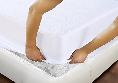Utopia Bedding Protector de colchón Impermeable hipoalergénico Premium - Funda de colchón Equipada (135 x 190 cm)