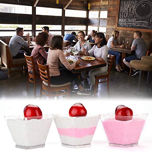 Aitsite 50 Pack Tazas de Postre Plástico con Cucharas Desechables Brillo de Oro Parfait Copas Tasting Appetizer Tazón Cuadrado Mini Shooter Vasos de Postre 60 ml