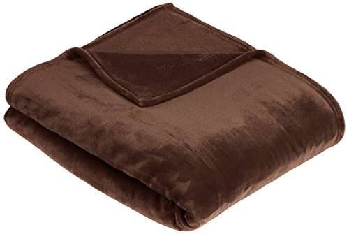 AmazonBasics - Manta, hecha de felpa suave de terciopelo - 168 x 229cm - marrón chocolate