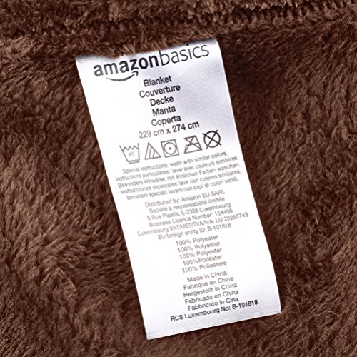 AmazonBasics - Manta, hecha de felpa suave de terciopelo - 168 x 229cm - marrón chocolate