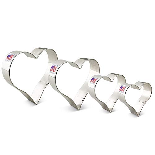 Ann Clark Cookie Cutters Juego de 4 cortadores de galletas corazón con libro de recetas - 6,6, 8,3, 9,2 y 10,8 cm - Acero fabricado en EE. UU.