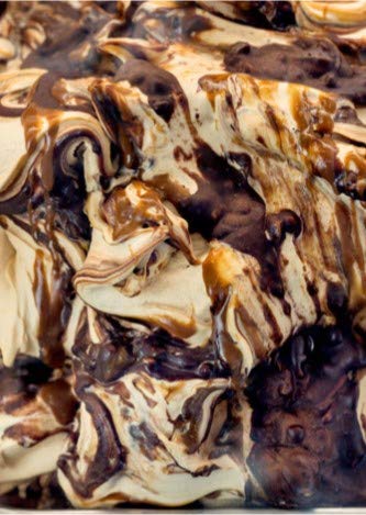 Choco Peanut - Crema de Chocolate con avellana y trozos de galleta waffer para vetear helado (lata de 3 kilos)