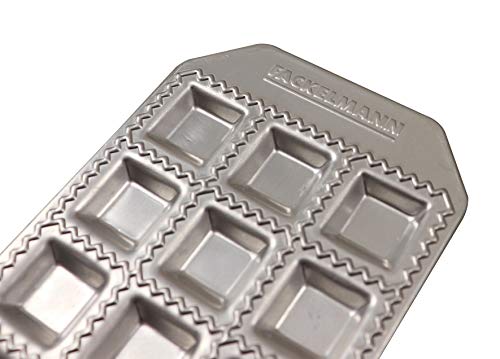 Fackelmann 40927 - Molde para hacer raviolis hechos en casa, forma cuadrada 24 huellas 34 x 11,5 x 2 cm, Sybaris, (color: plata), cantidad: 1 unidad, acero inoxidable.