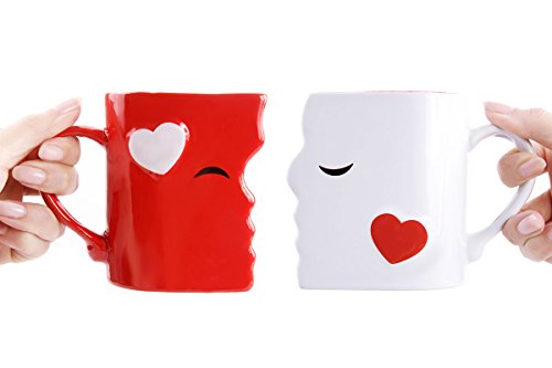 Juego de Tazas de Besos | Exquisitamente Confeccionadas Dos Tazas Grandes, 1 Roja, 1 Blanca, Con Cucharas a Juego | Hermosamente Empaquetadas para Regalo de Navidad, Aniversarios, San Valentín