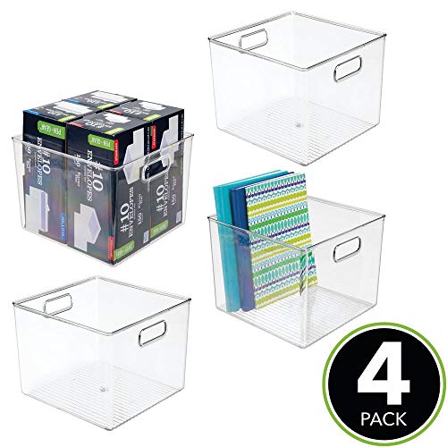 mDesign Juego de 4 contenedores de plástico para despacho – Organizador para Oficina para Armario o cajón – Caja organizadora con Asas para Guardar Sobres, bolígrafos y más – Transparente