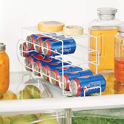 mDesign Organizador de frigorífico para alimentos – Moderno organizador de cocina para latas de bebida y conservas – Soporte y dispensador de latas fabricado en metal para ordenar la nevera – blanco