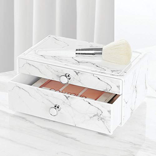 mDesign Organizador de maquillaje apilable para lavabo o tocador – Caja para maquillaje con 2 cajones en plástico – Minicómoda para cosméticos con tiradores y dibujo de mármol – blanco/gris