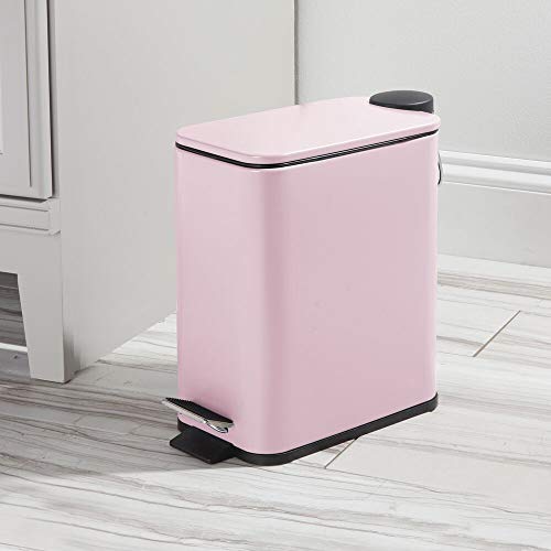 mDesign Papelera de baño rectangular – Cubo metálico de 5 litros con pedal, tapadera y cubo interior de plástico – Elegante contenedor de residuos para baño, cocina y oficina – rosa