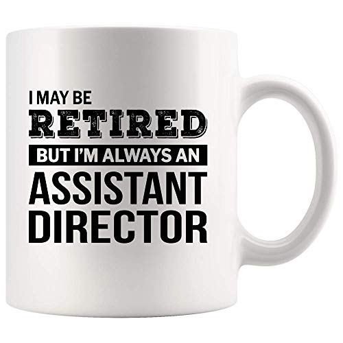 Taza de café con texto en inglés "Retired Assistant Director"