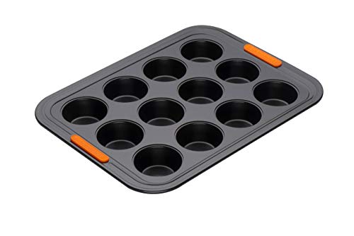 Le Creuset Molde antiadherente para 12 cupcakes, diametro 7 cm, Libre de PFOA, Resistente a ácidos, Revestimiento de acero al carbono, Gris y Naranja