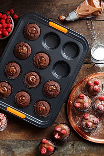 Le Creuset Molde antiadherente para 12 cupcakes, diametro 7 cm, Libre de PFOA, Resistente a ácidos, Revestimiento de acero al carbono, Gris y Naranja