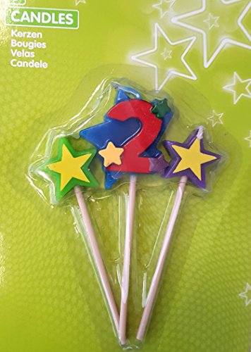 3 velas de cumpleaños con diseño de estrellas y número 2.