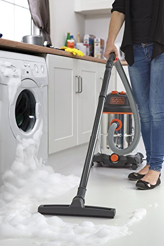 Black+Decker BXVC30XTDE Aspirador multiuso de sólidos y líquidos (1600 W, 30 l, Acero Inox) con toma para herramientas eléctricas integrada