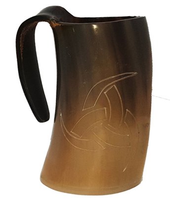 Buffalo Horn Viking Taza pulida Grabado a mano Cuerno nórdico Guerrero símbolo 6 pulgadas para cerveza y cerveza.