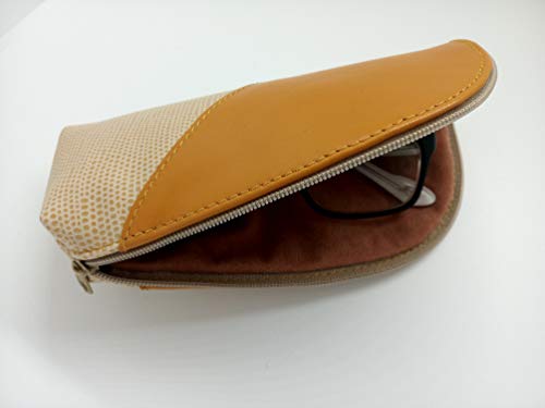 CrisArtePiel | Funda para Gafas de Cuero/Piel Genuina | 100% Artesanal | Hecho a mano | Cierre Cremallera | Forro Antelina | Color Mostaza | Piel Grabada Beige | ENVÍO GRATIS.