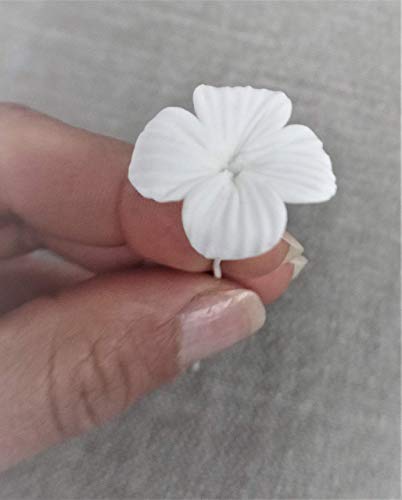 Flor de porcelana fría para tocados. Cuatro pétalos redondos rallados. PRECIO: 1 UNIDAD